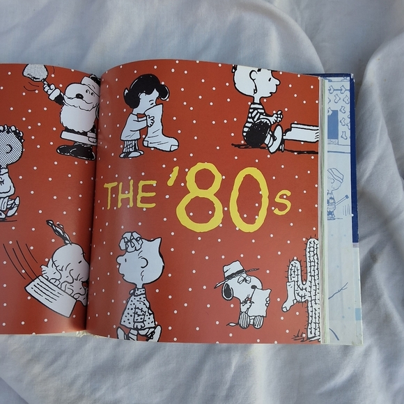Hallmark The Joy of A Peanuts Christmas - Picture 4 of 9